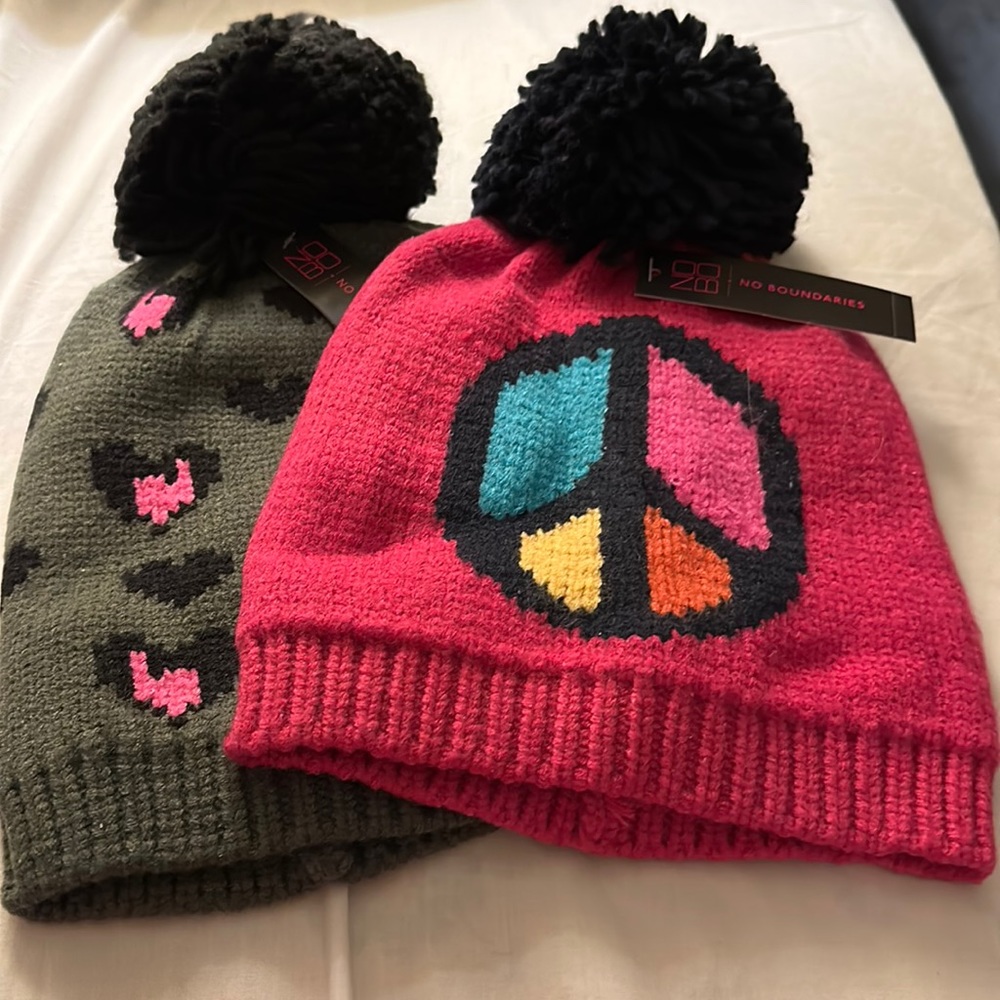 2 GIRLS BEANIES